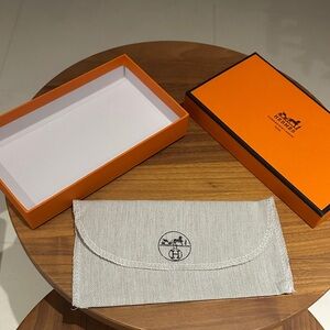 Affordable Fashion Finds box and dust bag